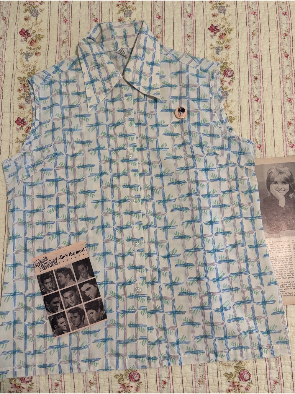 True Vintage 70s Geometric Sleeveless Dagger Collar Shirt Mod Blouse VTG S S/M